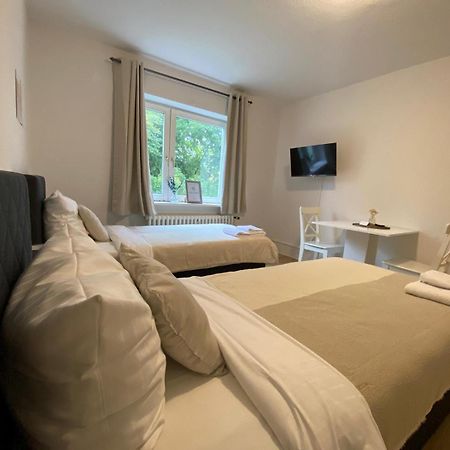 Zentrale 3-Zimmer Wohnung Mit Balkon - Perfekt Fuer Monteure Und Familien Neumünster Εξωτερικό φωτογραφία