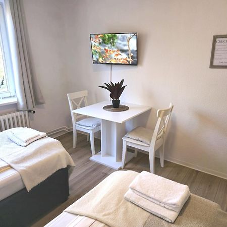 Zentrale 3-Zimmer Wohnung Mit Balkon - Perfekt Fuer Monteure Und Familien Neumünster Εξωτερικό φωτογραφία