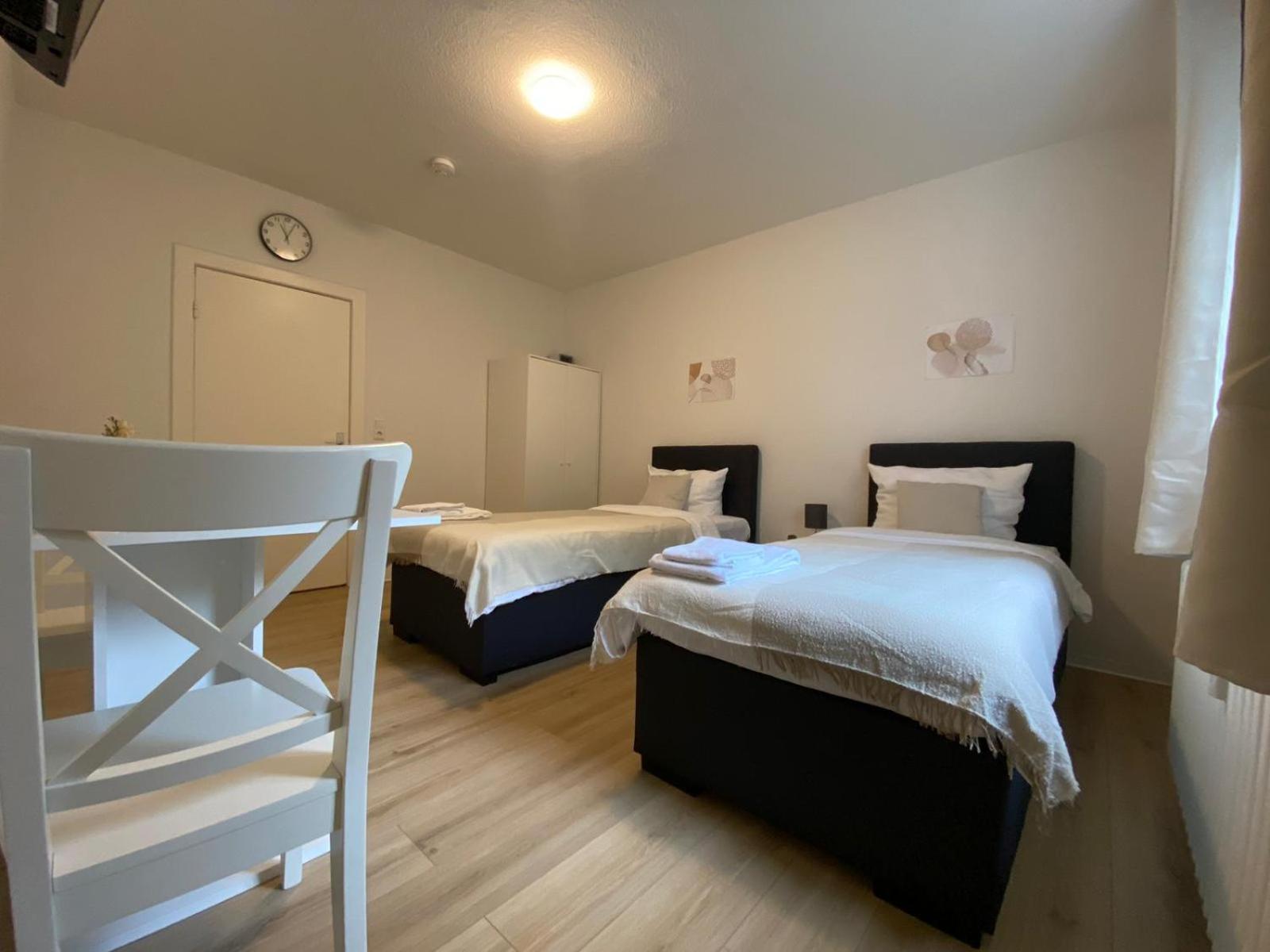 Zentrale 3-Zimmer Wohnung Mit Balkon - Perfekt Fuer Monteure Und Familien Neumünster Εξωτερικό φωτογραφία