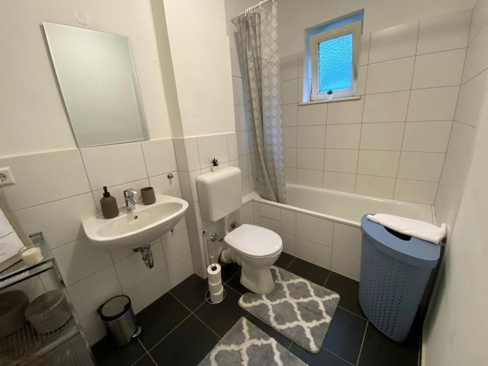Zentrale 3-Zimmer Wohnung Mit Balkon - Perfekt Fuer Monteure Und Familien Neumünster Εξωτερικό φωτογραφία